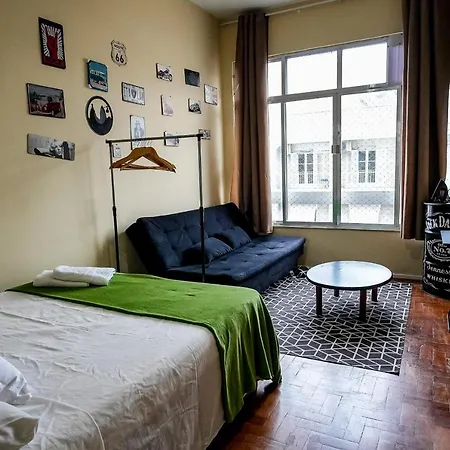 Apartamento Simples Na Quadra Da Praia De Copacabana Apartamento